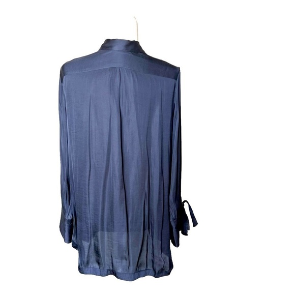 Banana Republic Silky Oversized Long Sleeve Button Up in Dark Grey Size Medium - Picture 3 of 10